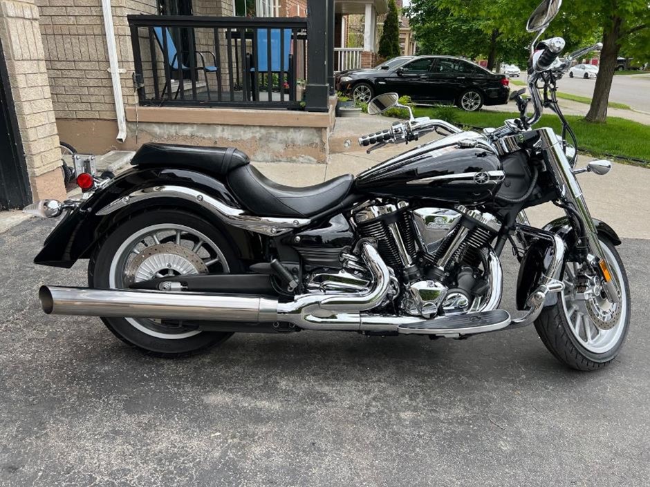 Yamaha roadliner custom 2025